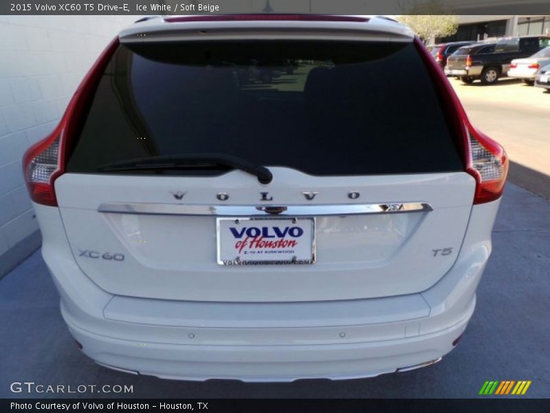 Ice White / Soft Beige 2015 Volvo XC60 T5 Drive-E