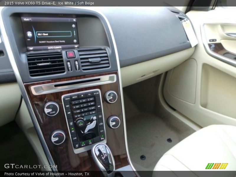 Ice White / Soft Beige 2015 Volvo XC60 T5 Drive-E