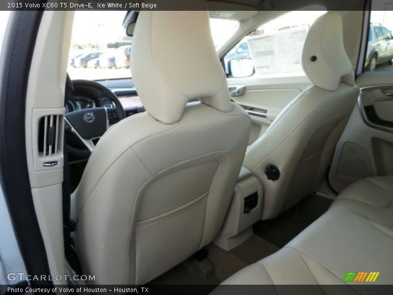 Ice White / Soft Beige 2015 Volvo XC60 T5 Drive-E