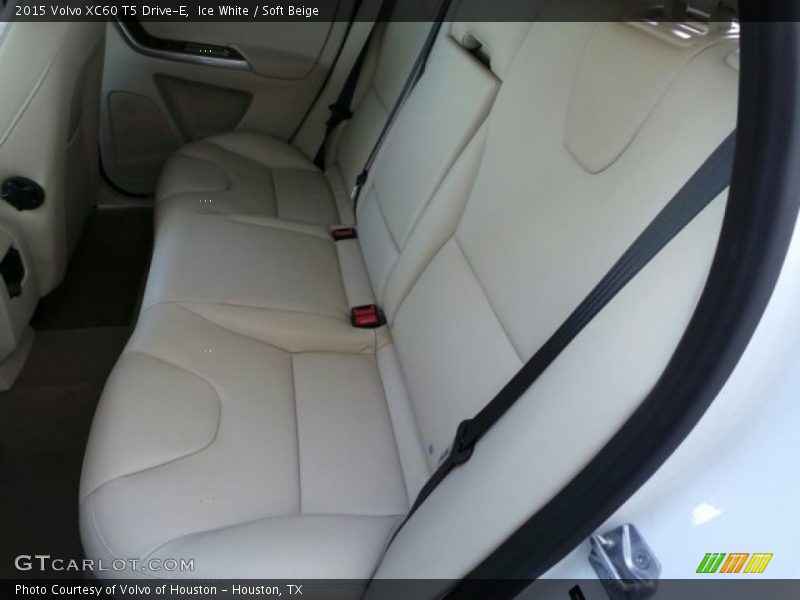 Ice White / Soft Beige 2015 Volvo XC60 T5 Drive-E