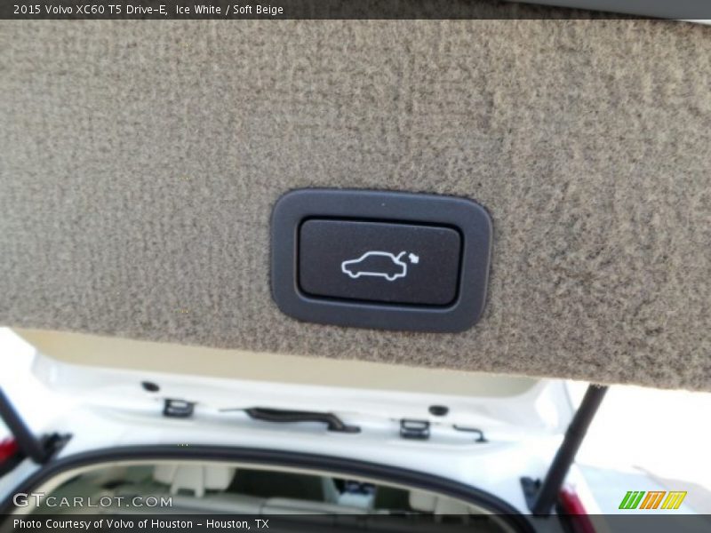Ice White / Soft Beige 2015 Volvo XC60 T5 Drive-E