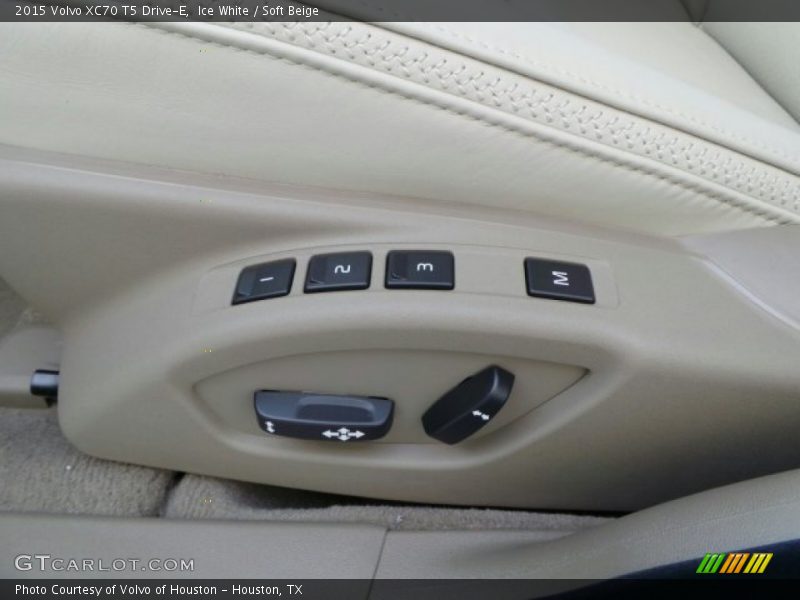 Front Seat of 2015 XC70 T5 Drive-E