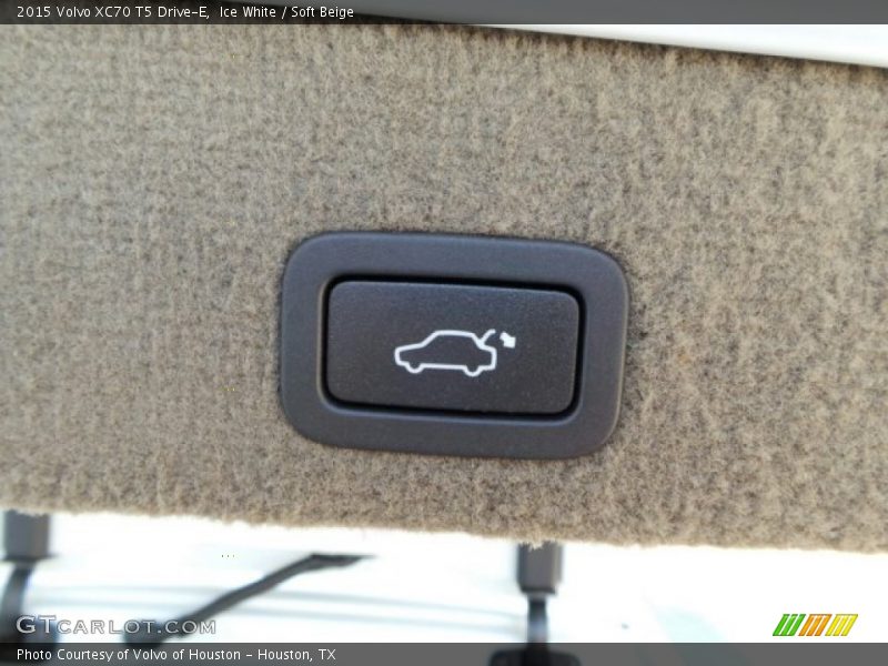 Ice White / Soft Beige 2015 Volvo XC70 T5 Drive-E