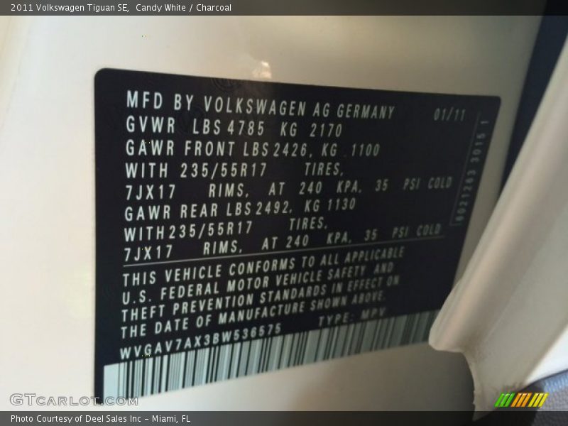 Candy White / Charcoal 2011 Volkswagen Tiguan SE
