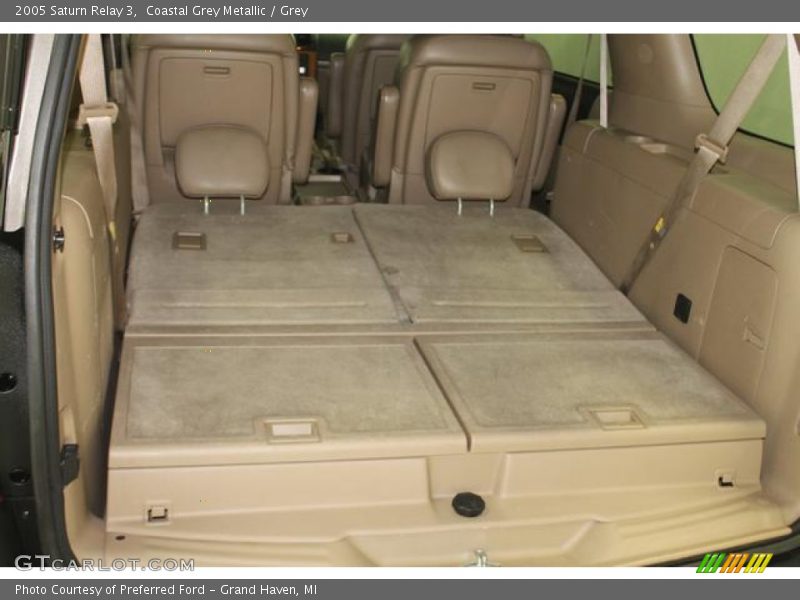 Coastal Grey Metallic / Grey 2005 Saturn Relay 3