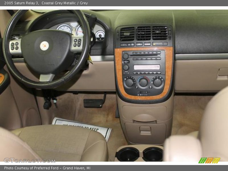 Coastal Grey Metallic / Grey 2005 Saturn Relay 3
