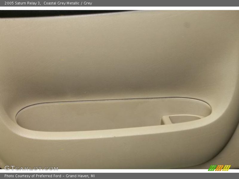 Coastal Grey Metallic / Grey 2005 Saturn Relay 3