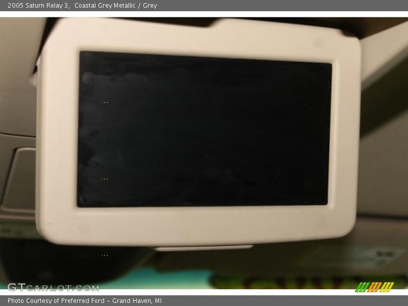 Coastal Grey Metallic / Grey 2005 Saturn Relay 3