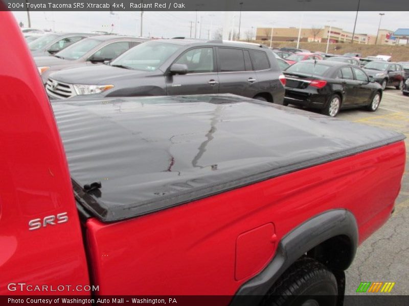 Radiant Red / Oak 2004 Toyota Tacoma SR5 Xtracab 4x4