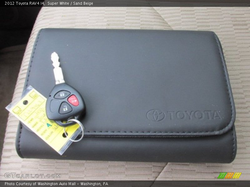 Super White / Sand Beige 2012 Toyota RAV4 I4