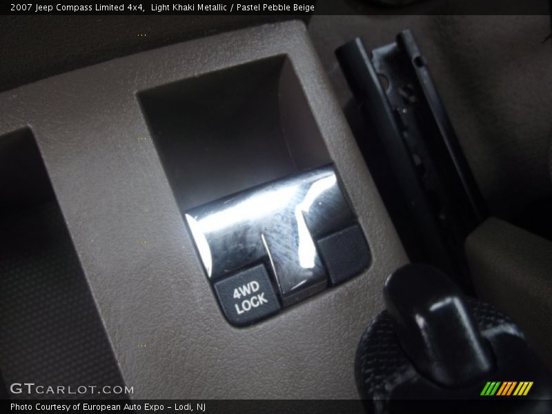 Light Khaki Metallic / Pastel Pebble Beige 2007 Jeep Compass Limited 4x4