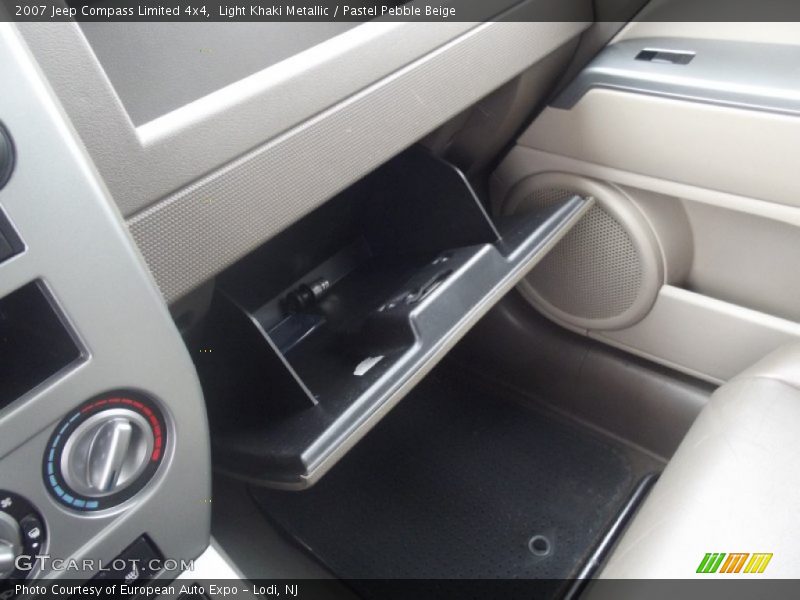 Light Khaki Metallic / Pastel Pebble Beige 2007 Jeep Compass Limited 4x4