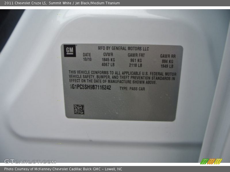 Summit White / Jet Black/Medium Titanium 2011 Chevrolet Cruze LS