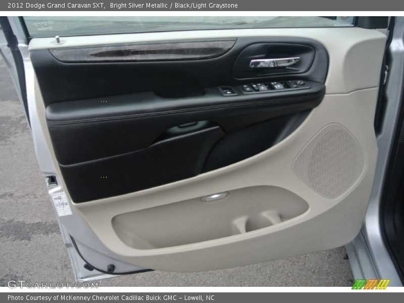 Bright Silver Metallic / Black/Light Graystone 2012 Dodge Grand Caravan SXT