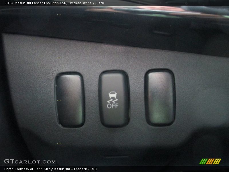 Wicked White / Black 2014 Mitsubishi Lancer Evolution GSR