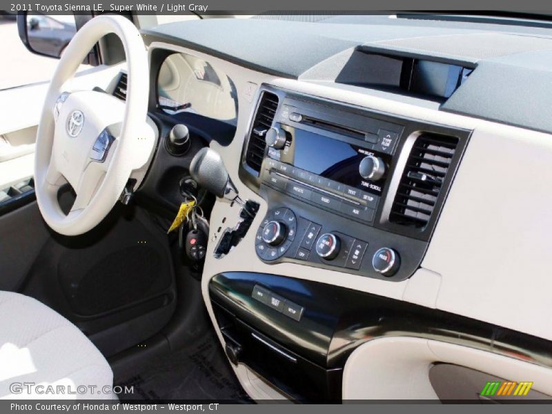 Super White / Light Gray 2011 Toyota Sienna LE