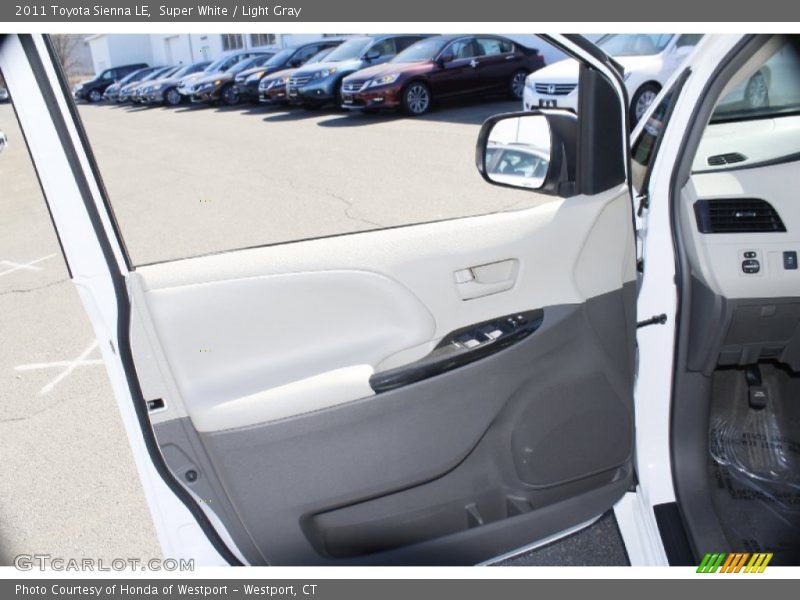 Super White / Light Gray 2011 Toyota Sienna LE