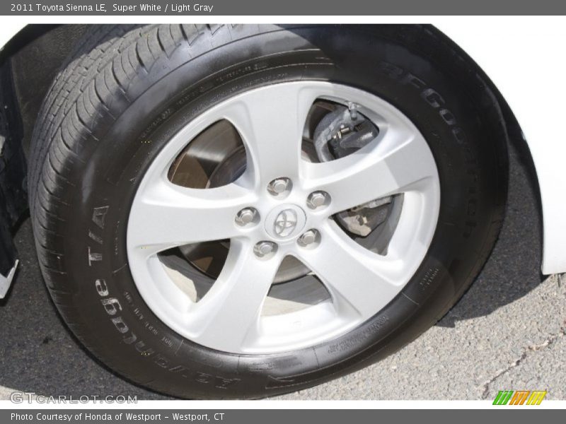 Super White / Light Gray 2011 Toyota Sienna LE