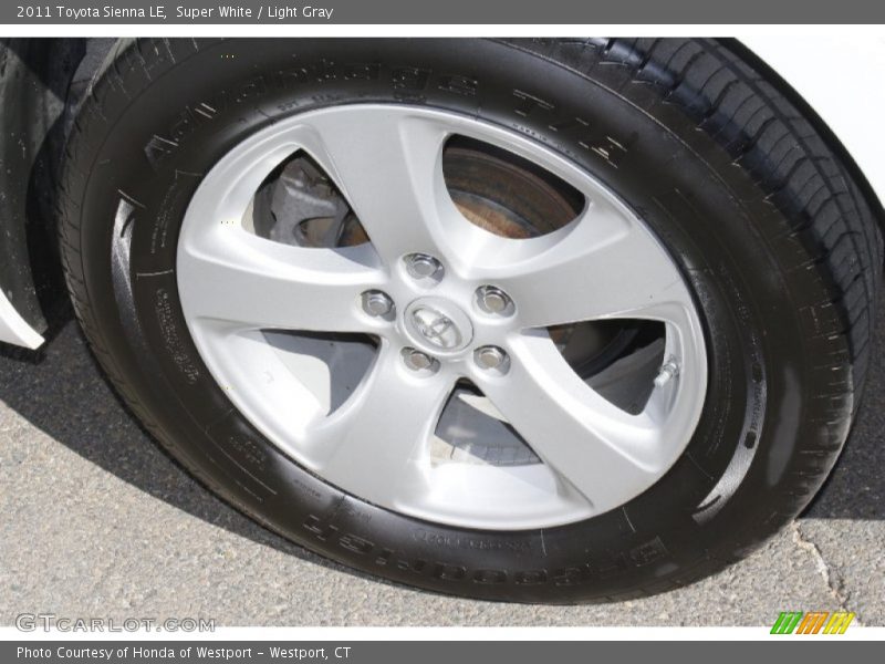 Super White / Light Gray 2011 Toyota Sienna LE