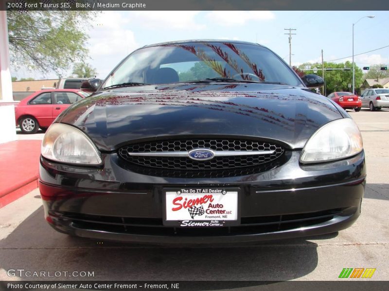 Black / Medium Graphite 2002 Ford Taurus SES