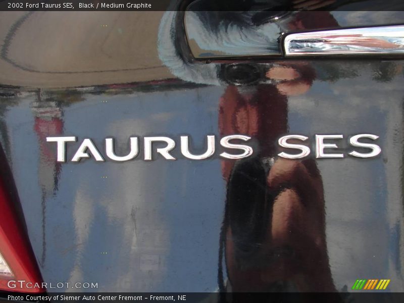 Black / Medium Graphite 2002 Ford Taurus SES