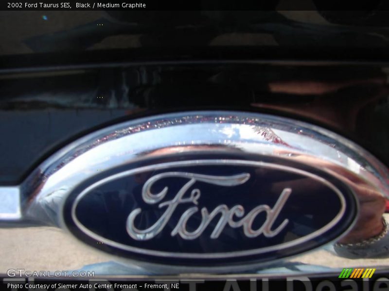 Black / Medium Graphite 2002 Ford Taurus SES