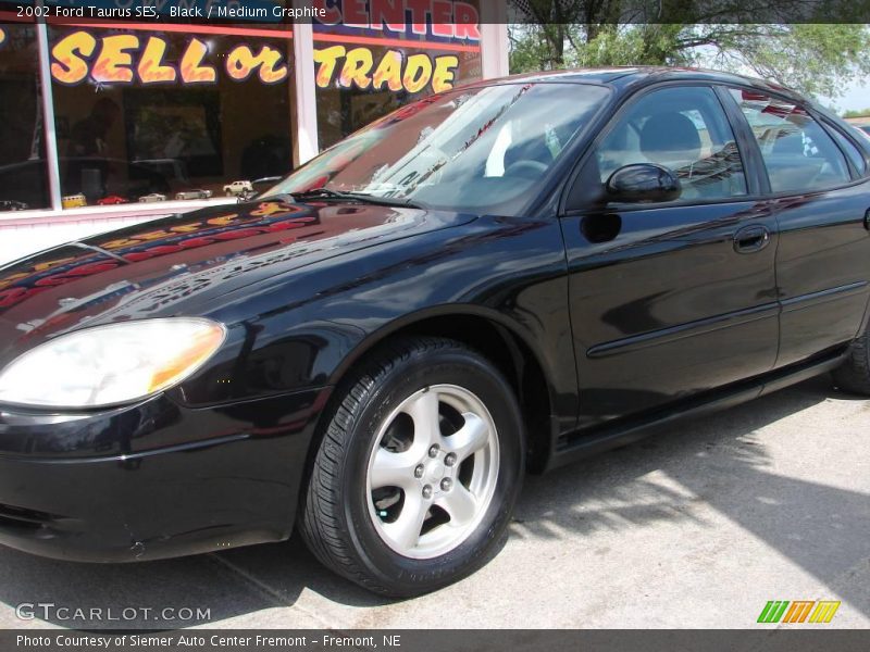 Black / Medium Graphite 2002 Ford Taurus SES