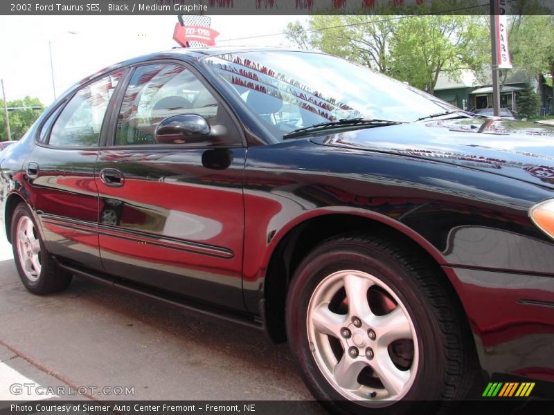 Black / Medium Graphite 2002 Ford Taurus SES
