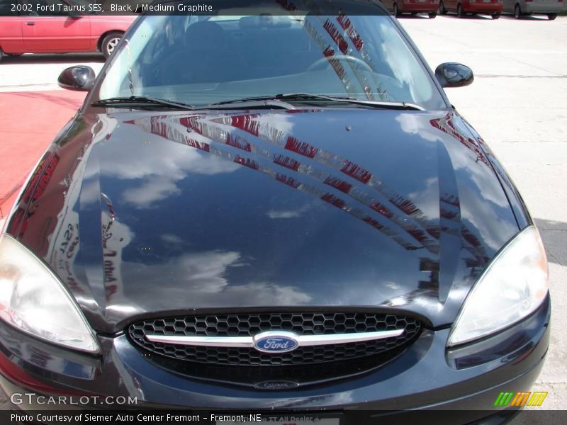 Black / Medium Graphite 2002 Ford Taurus SES