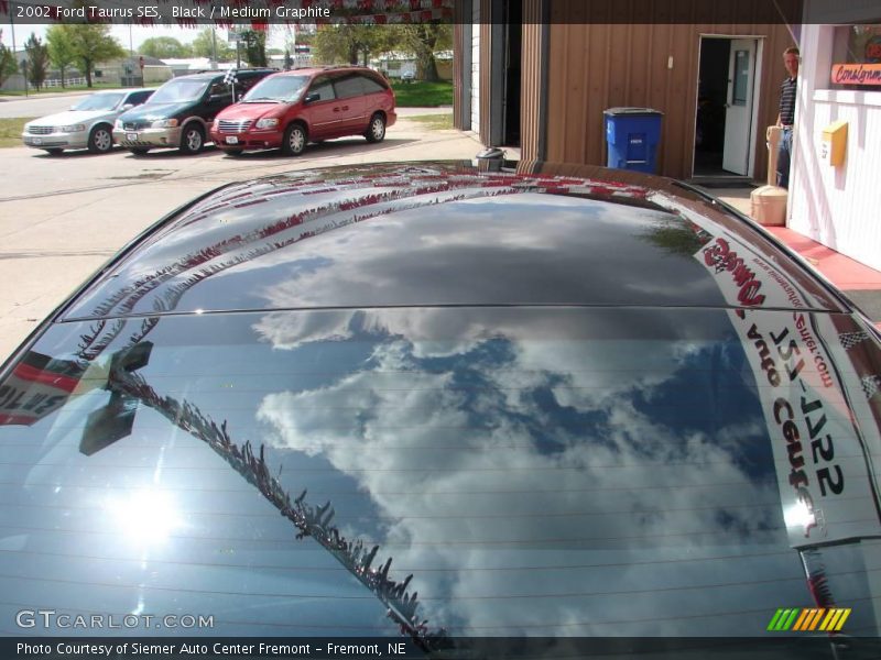 Black / Medium Graphite 2002 Ford Taurus SES