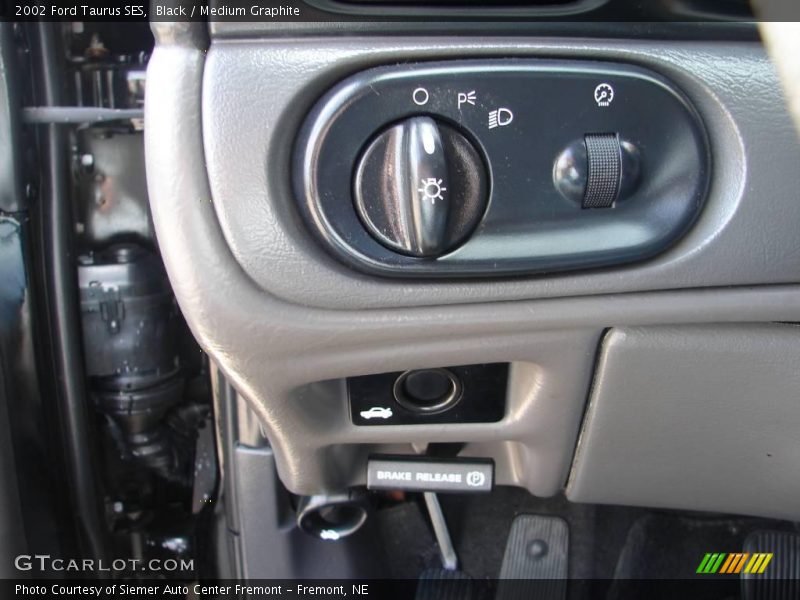 Black / Medium Graphite 2002 Ford Taurus SES