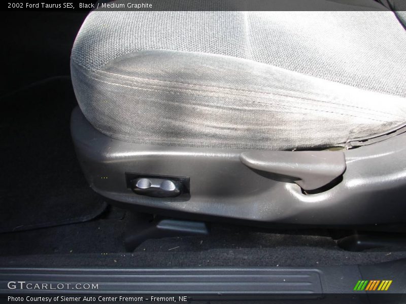 Black / Medium Graphite 2002 Ford Taurus SES
