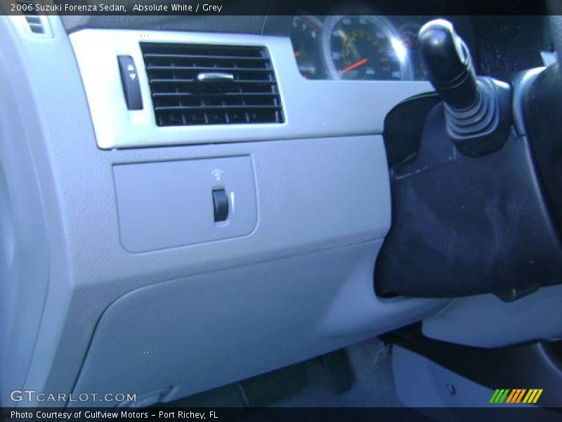 Absolute White / Grey 2006 Suzuki Forenza Sedan