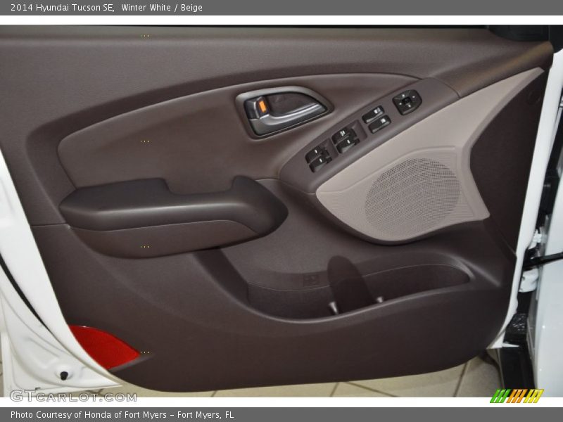Winter White / Beige 2014 Hyundai Tucson SE