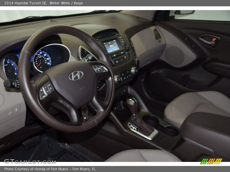 Winter White / Beige 2014 Hyundai Tucson SE