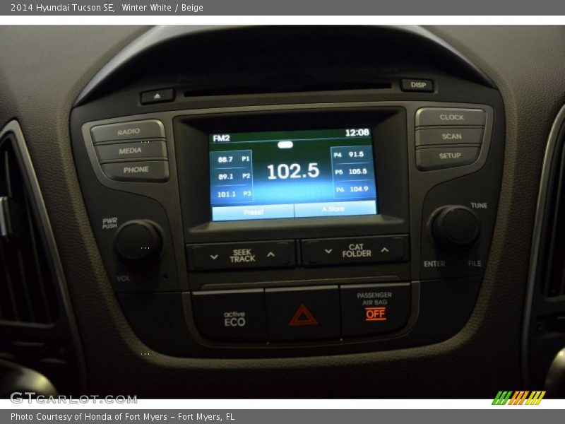 Winter White / Beige 2014 Hyundai Tucson SE