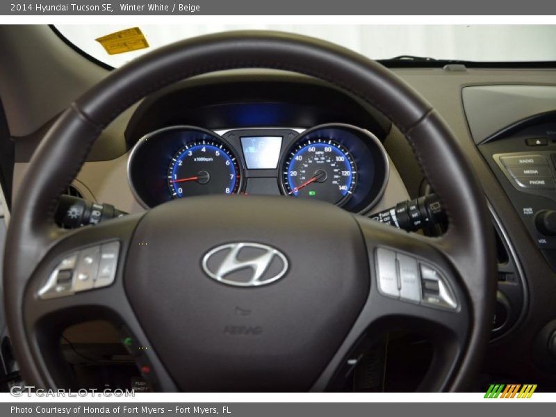 Winter White / Beige 2014 Hyundai Tucson SE