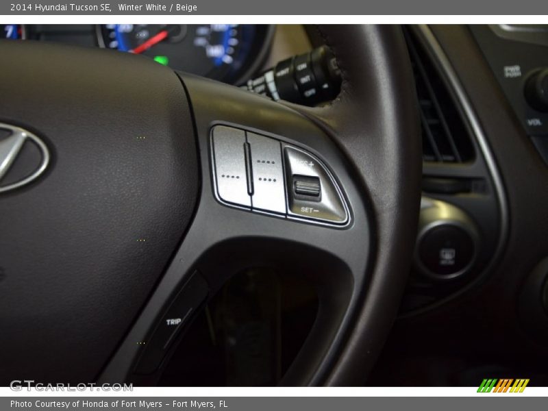 Winter White / Beige 2014 Hyundai Tucson SE