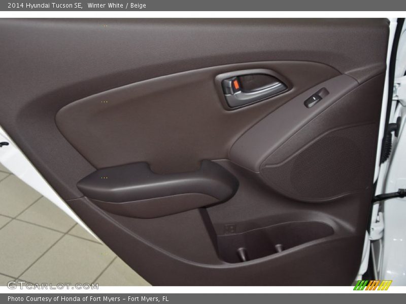 Winter White / Beige 2014 Hyundai Tucson SE