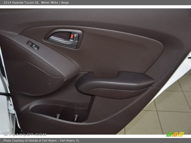 Winter White / Beige 2014 Hyundai Tucson SE