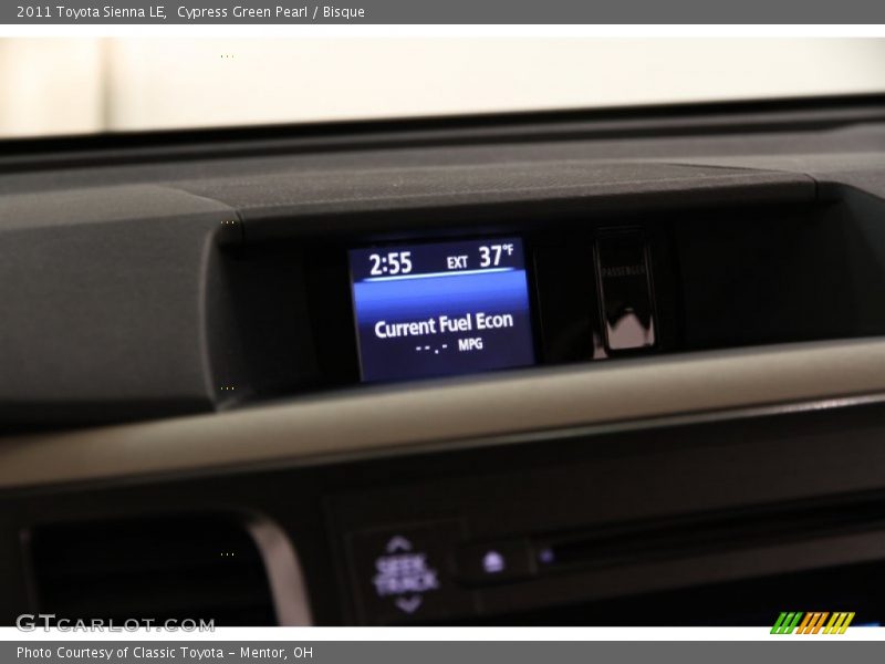 Cypress Green Pearl / Bisque 2011 Toyota Sienna LE
