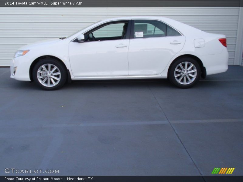 Super White / Ash 2014 Toyota Camry XLE