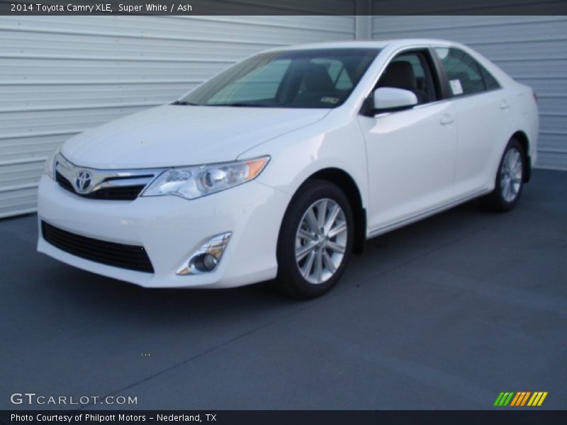 Super White / Ash 2014 Toyota Camry XLE