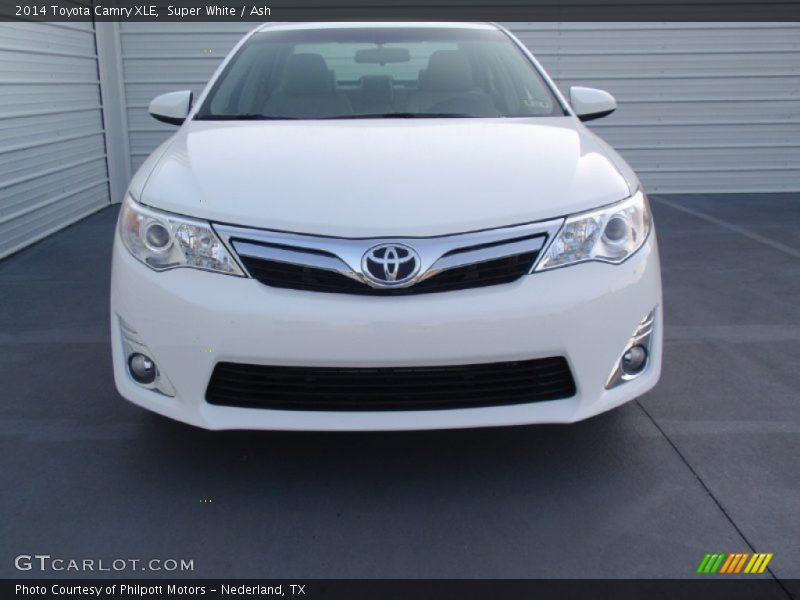 Super White / Ash 2014 Toyota Camry XLE