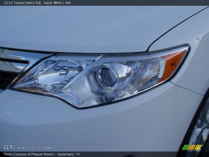 Super White / Ash 2014 Toyota Camry XLE