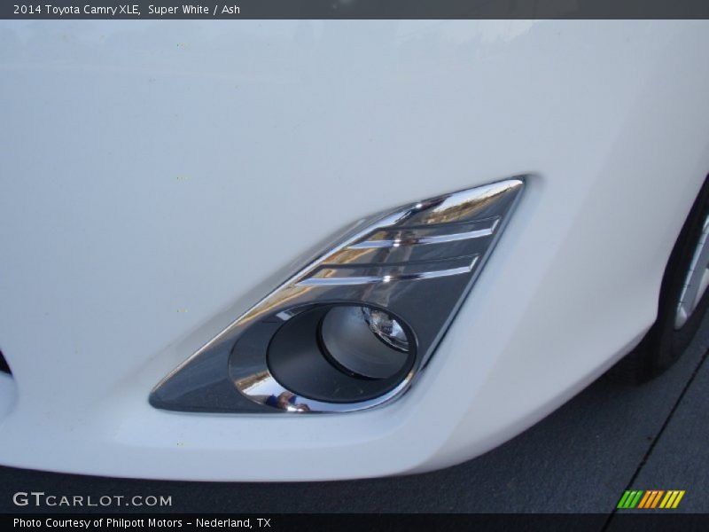 Super White / Ash 2014 Toyota Camry XLE