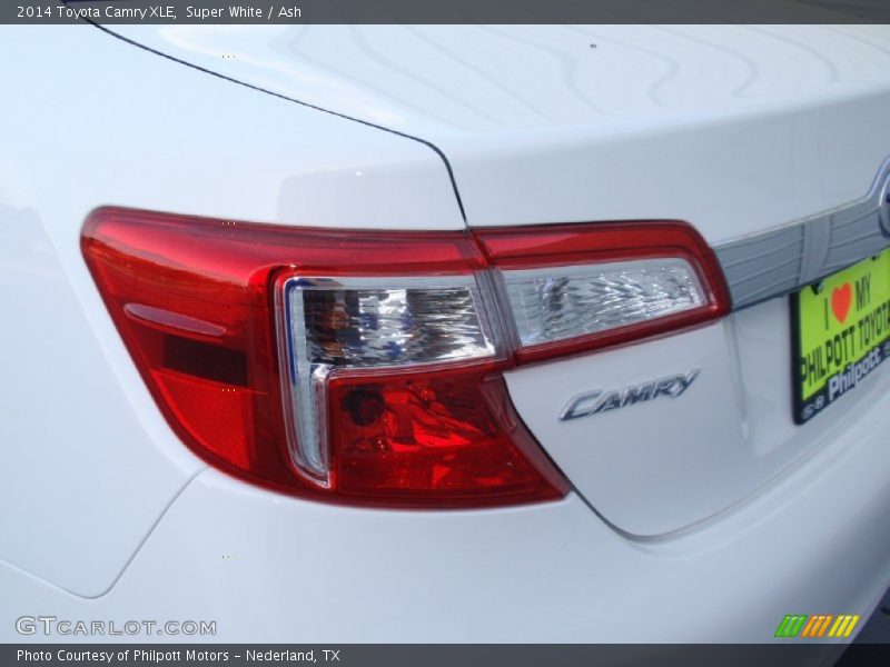 Super White / Ash 2014 Toyota Camry XLE