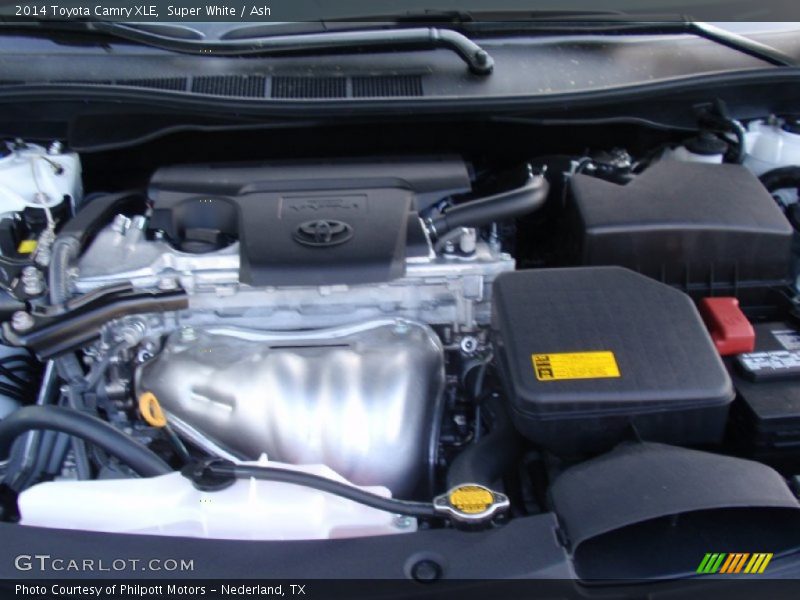 Super White / Ash 2014 Toyota Camry XLE