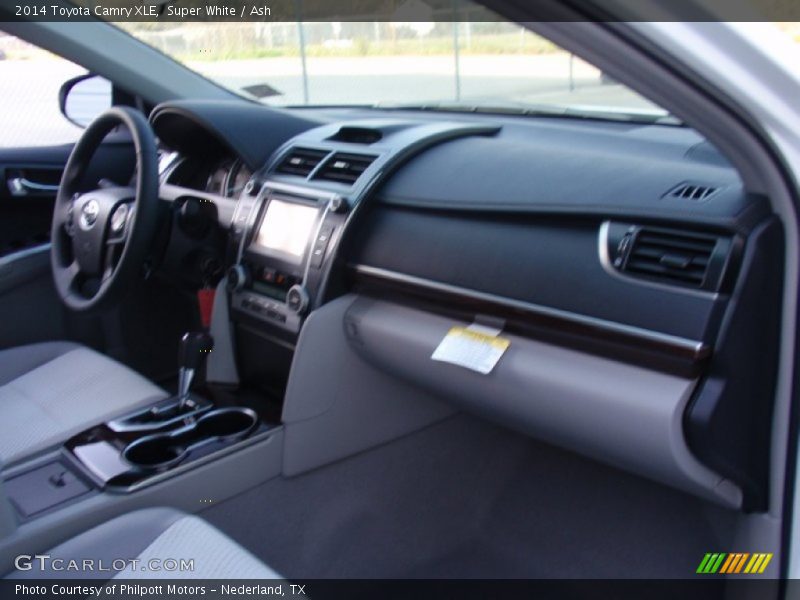 Super White / Ash 2014 Toyota Camry XLE