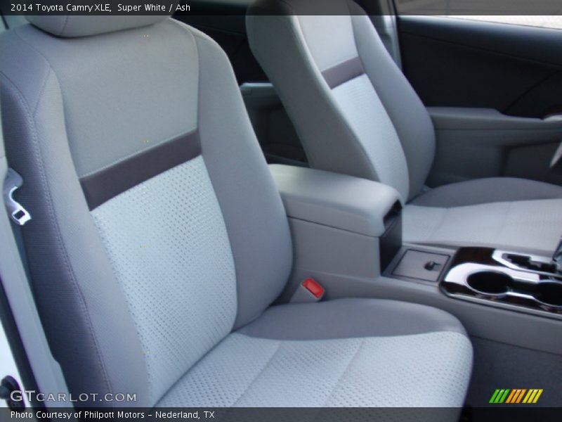 Super White / Ash 2014 Toyota Camry XLE